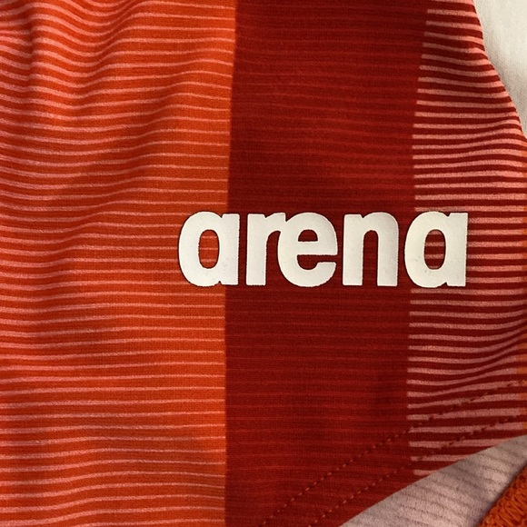 Arena swimsuit - Picture 2 of 3